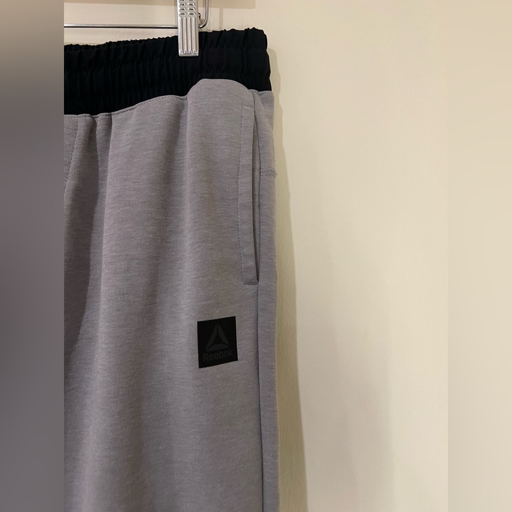 Men’s Moto style size large, Reebok sweatpants - Picture 5 of 5